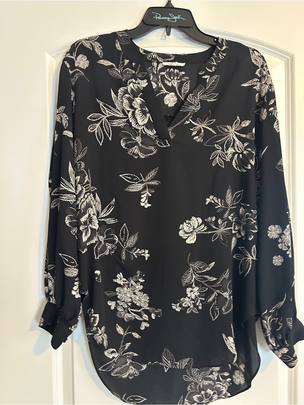 Maurices Black Floral V-Neck Long Sleeve Blouse